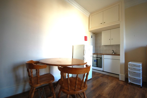 Double Room/Bedsit to Let