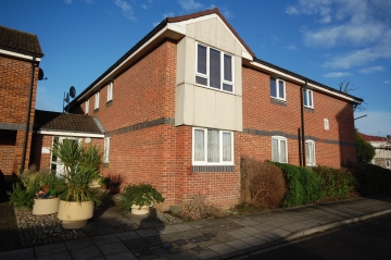 One-Bedroom First Floor Flat with Parking