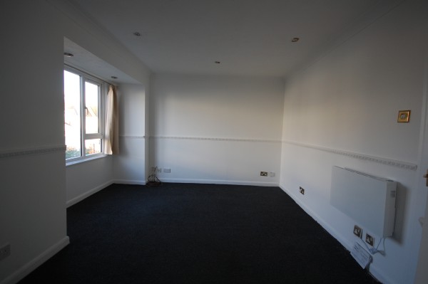 One-Bedroom First Floor Flat with Parking