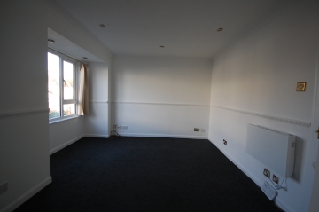 One-Bedroom First Floor Flat with Parking