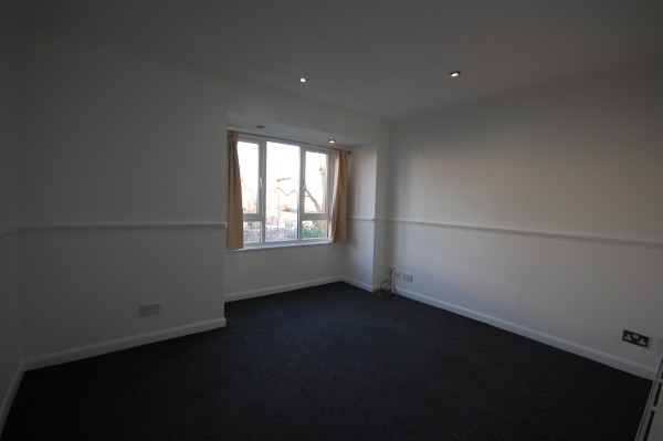 One-Bedroom First Floor Flat with Parking