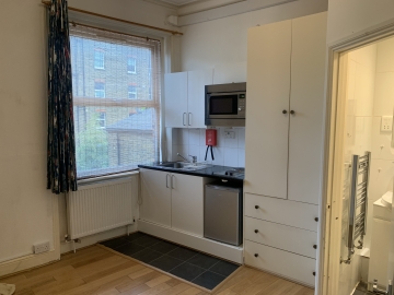 Bright Studio Flat