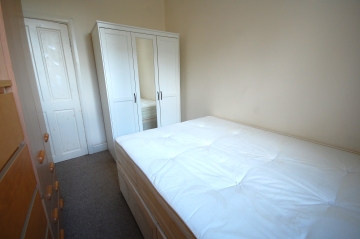 1 BEDROOM FLAT
